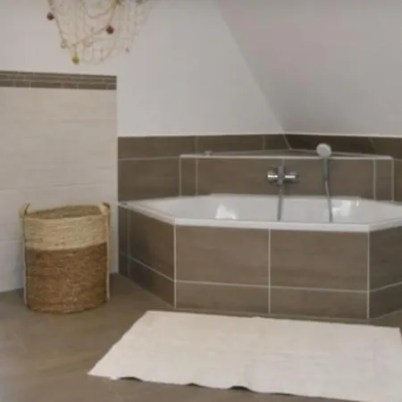 Reethaus Strandgut - Geraeumiges Fh, 5 Schlafzimmer, Sauna Und 3 Terrassen, Balkon Prázdninový dům Rerik