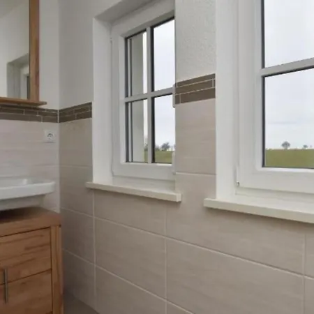 Prázdninový dům Reethaus Strandgut - Geraeumiges Fh, 5 Schlafzimmer, Sauna Und 3 Terrassen, Balkon Rerik