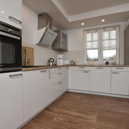 Reethaus Strandgut - Geraeumiges Fh, 5 Schlafzimmer, Sauna Und 3 Terrassen, Balkon