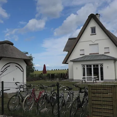 Reethaus Strandgut - Geraeumiges Fh, 5 Schlafzimmer, Sauna Und 3 Terrassen, Balkon