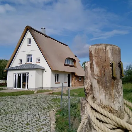 Holiday home Reethaus Strandgut - Geraeumiges Fh, 5 Schlafzimmer, Sauna Und 3 Terrassen, Balkon *